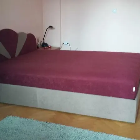 아파트 Cosy In Skopje. Comfy, Quiet And In The Centre Of The City. It's All You Need For Your Sightseeing Or Just Visiting. Have A Pleasant Stay. 스코페